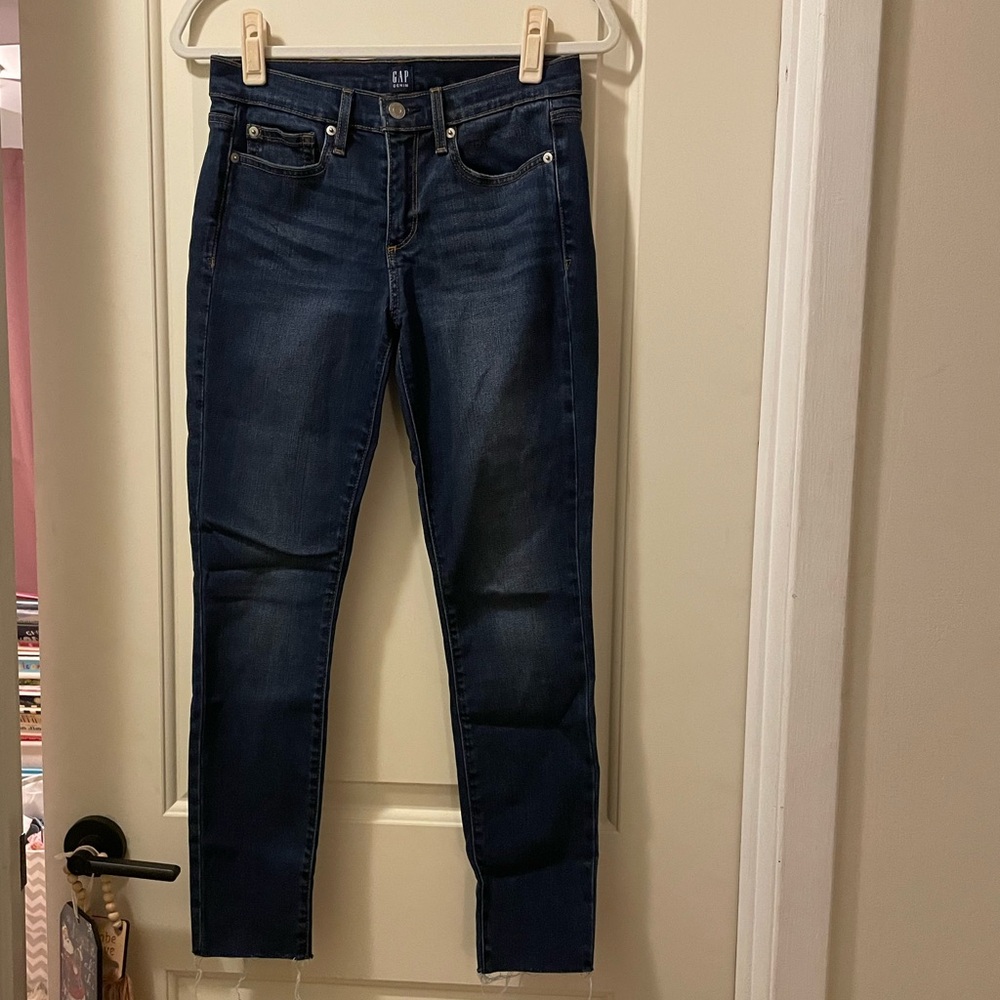 GAP True Skinny jeans- 27S (short)